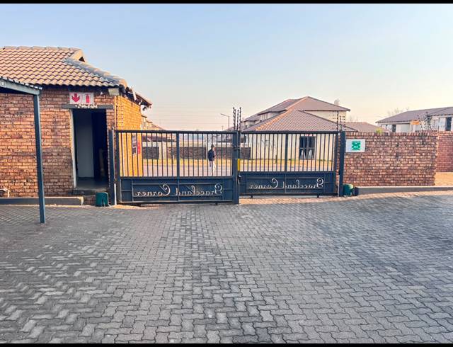 2 BEDROOM TOWNHOUSE FOR SALE IN ELSPARK